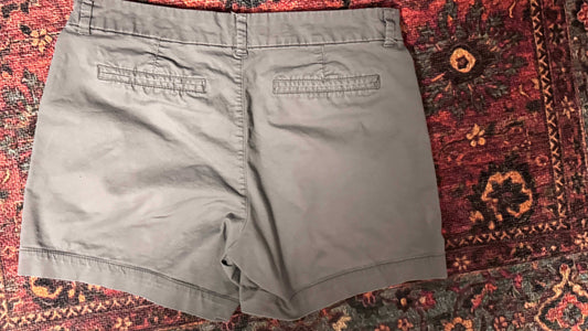 Old Navy Chinos (size 6 petite) - The Petite Suite