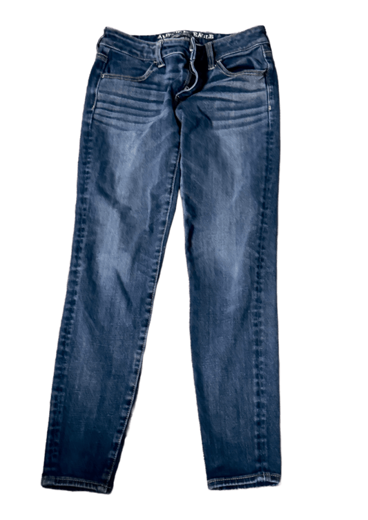 Secondhand American Eagle denim bottoms in size 4 petite, featuring a comfortable and flattering fit for casual wear.